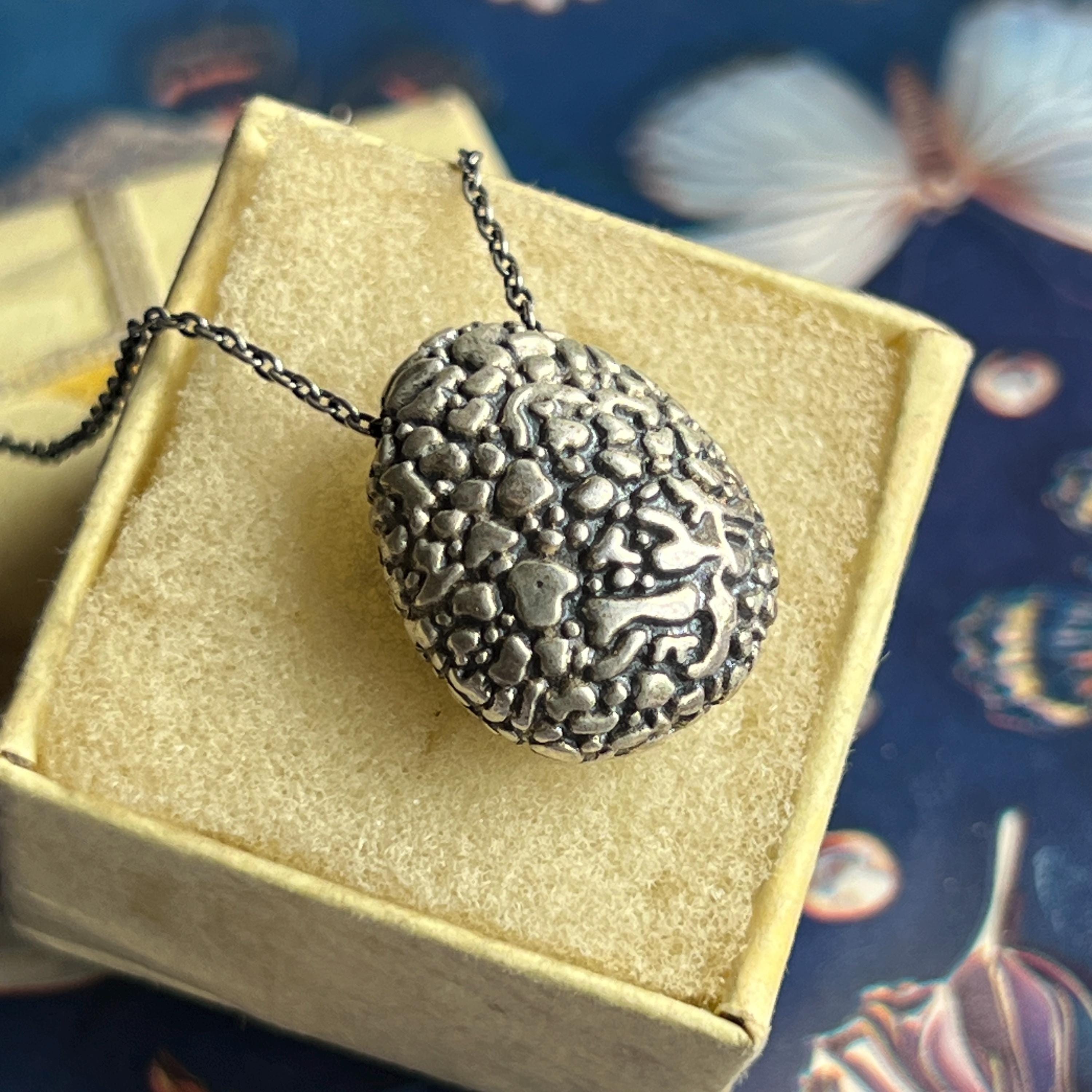 テクスチャードスターリングシルバーの卵型ペンダントネックレス