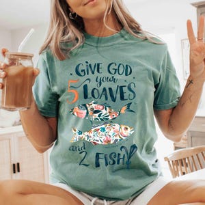 Glaube Shirt, fünf Brote und zwei Fische T-Shirt, Jesus Feeds 5000 Shirt, christlicher Glaube T-Shirt, Bibelgeschichte Shirt, Wunder der Multiplikation Shirt