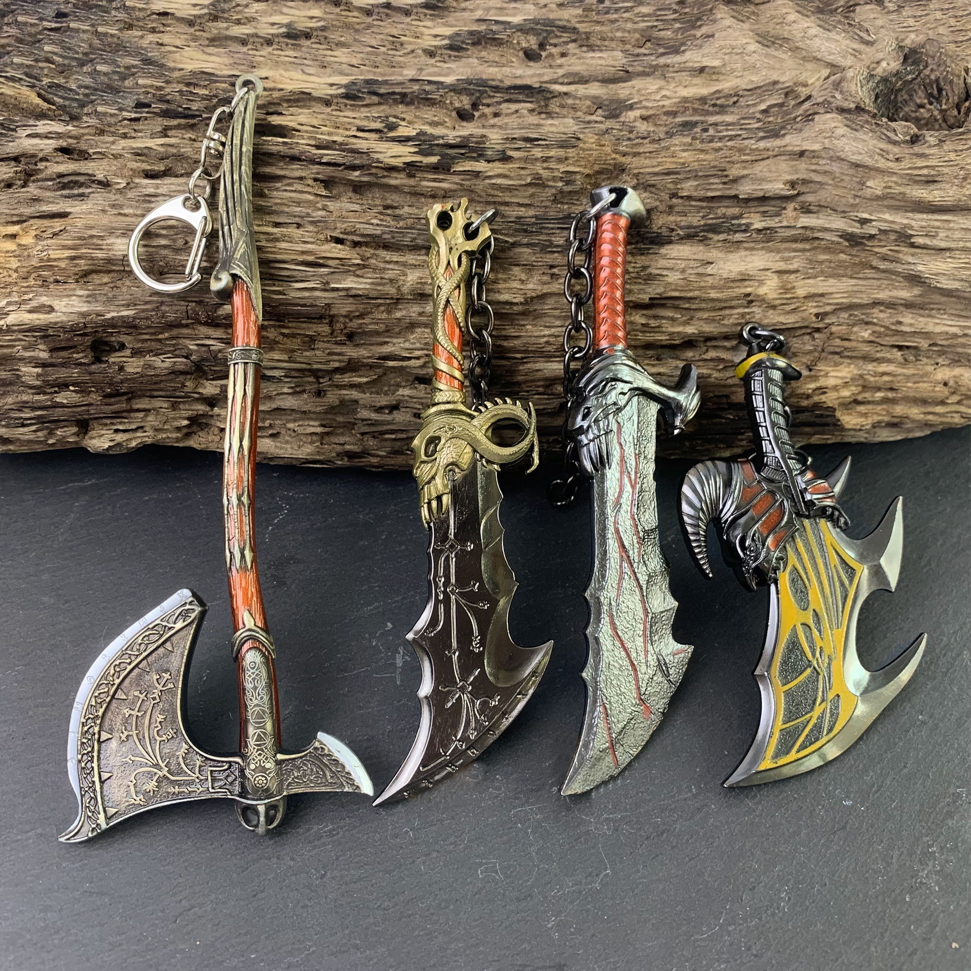 crafthand Metal Kratos Weapon Blade of Olympus Model Metal Keyring Keychain  Alloy Product Model Ragnarok little Gifts For The Game Fans