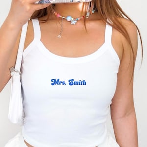 Débardeur spaghetti brodé personnalisé - haut court adulte - haut court personnalisé - haut Y2K personnalisé - t-shirt d&#39;été mignon - chemise rétro des années 2000