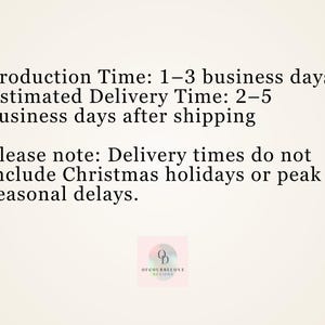 Puede incluir: Un gr&aacute;fico informativo de color beige claro con texto en negro que dice: Production Time: 1-3 business days Estimated Delivery Time: 2-5 business days after shipping Please note: Delivery times do not include Christmas holidays or peak seasonal delays. En la parte inferior hay un peque&ntilde;o logotipo con las letras OD y el texto OFCOURSELOVE DESIGNS.
