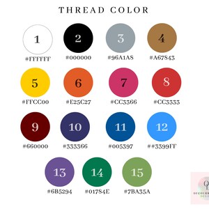 Puede incluir: Una tabla de colores de hilo con quince c&iacute;rculos numerados en varios colores, cada uno etiquetado con su c&oacute;digo hexadecimal correspondiente. Los colores incluyen blanco, negro, gris, marr&oacute;n, amarillo, naranja, rosa, rojo, granate, azul marino, azul, azul claro, morado, verde oscuro y verde oliva. El texto dice THREAD COLOR y OF COURRELOVE DESIGNS.