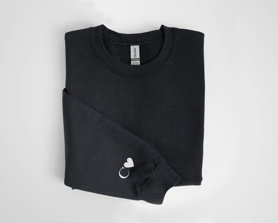 Felpa con cappuccio personalizzata con iniziale ricamata a forma