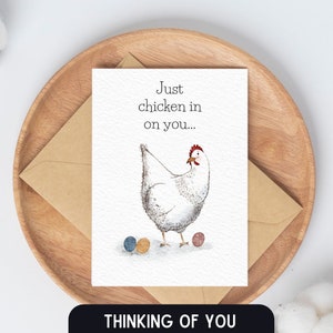 Pensando a te, biglietto di auguri con pollo, biglietto di auguri a tema fattoria, biglietti con animali da fattoria, biglietto di auguri con giochi di parole, mi manchi, biglietto pensando a te
