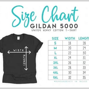 K&ouml;nnte beinhalten: Gr&ouml;&szlig;entabelle f&uuml;r Gildan 5000 Unisex-T-Shirts aus schwerem Baumwollstoff. Die Tabelle zeigt die Breite und L&auml;nge in Zoll f&uuml;r die Gr&ouml;&szlig;en S bis 5XL.