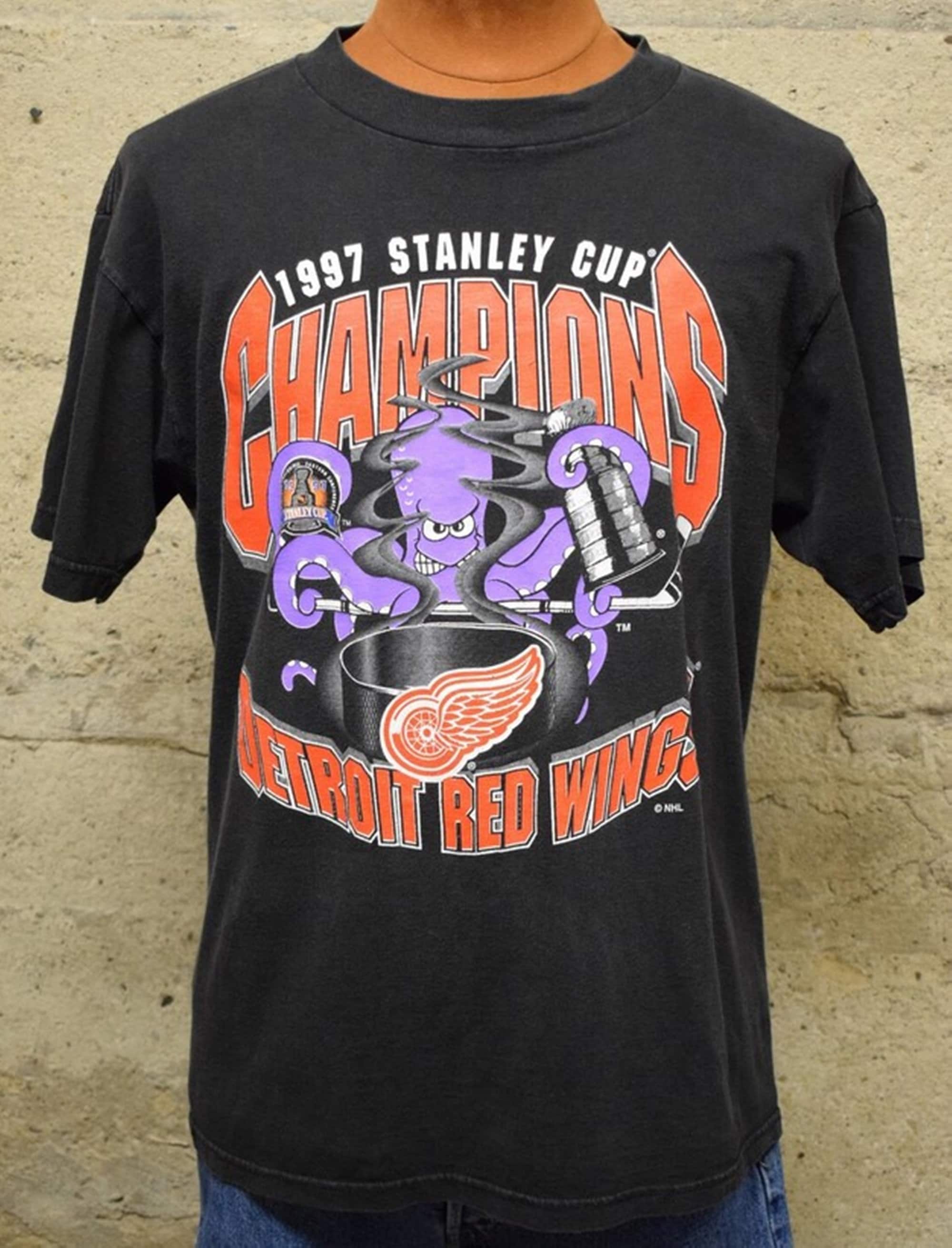 Vintage 1997 NHL Stanley Cup Champions Detroit Red Wings T-shirt