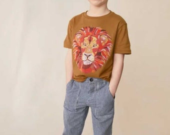 Mini Boden Kids Lion Superstitch T-Shirt in Butterscotch Brown (Sightly Defect)