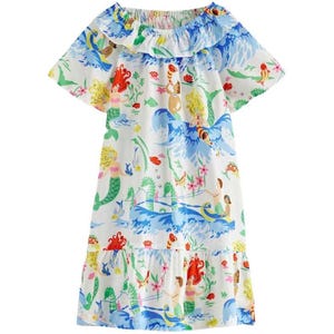 Può includere: Un set di tre tazze in ceramica con finitura opaca e macchiettata. Le tazze sono nei toni del crema, grigio chiaro e grigio scuro. Ogni tazza ha un design semplice e minimalista.