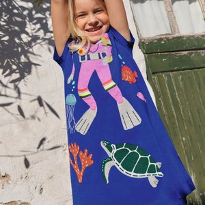 Mini Boden Girl&#39;s Fun Big Applique Dress in Blue Wave Diver (Slightly Defect)