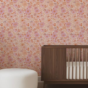 Carta da parati floreale con campo di papaveri – Carta da parati botanica retrò – Stampa di fiori rosa e arancioni – Decorazione per la cameretta dei bambini