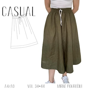 Puede incluir: Falda verde oliva con cintura con cordón. La falda llega a la rodilla y tiene una forma amplia y fluida. La palabra "CASUAL" está impresa en negro, junto con un diagrama de la falda. La talla es VEL. 34-44.
