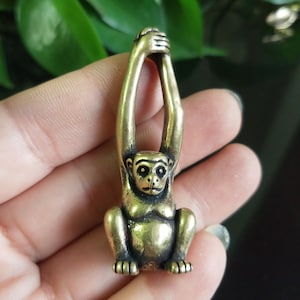 Retro Brass Long Arm Monkey Keychain Pendant Creative Pure Copper Zodiac Monkey Car Pendant Accessories Gift