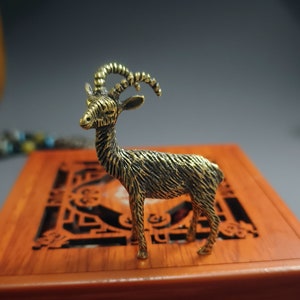 Get 2 pieces of pure copper goat copper ornaments creative tea pet office desktop collection crafts