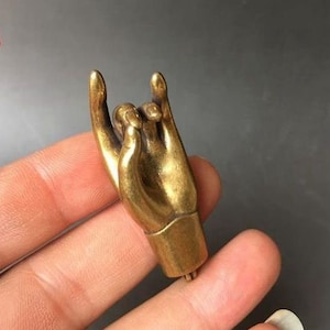Solid pure copper Avalokitesvara Bodhisattva Buddha hand keychain copper hand enlightenment Zen pendant necklace