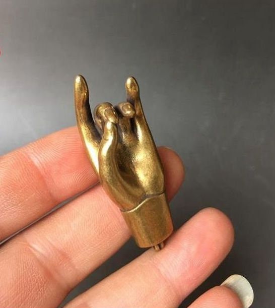 Solid pure copper Avalokitesvara Bodhisattva Buddha hand keychain copper hand enlightenment Zen pendant necklace