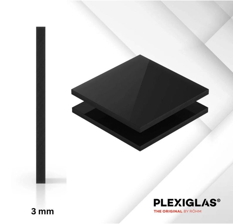 Op de afbeelding: Twee zwarte Plexiglas platen, elk 3 mm dik, tonen de rand en het oppervlak van het materiaal. De afbeelding bevat de tekst "PLEXIGLAS&reg; THE ORIGINAL BY R&Ouml;HM".