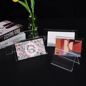 Acryl Ständer in V-Form: A5/A6 Querformat Menühalter - 3er-Set