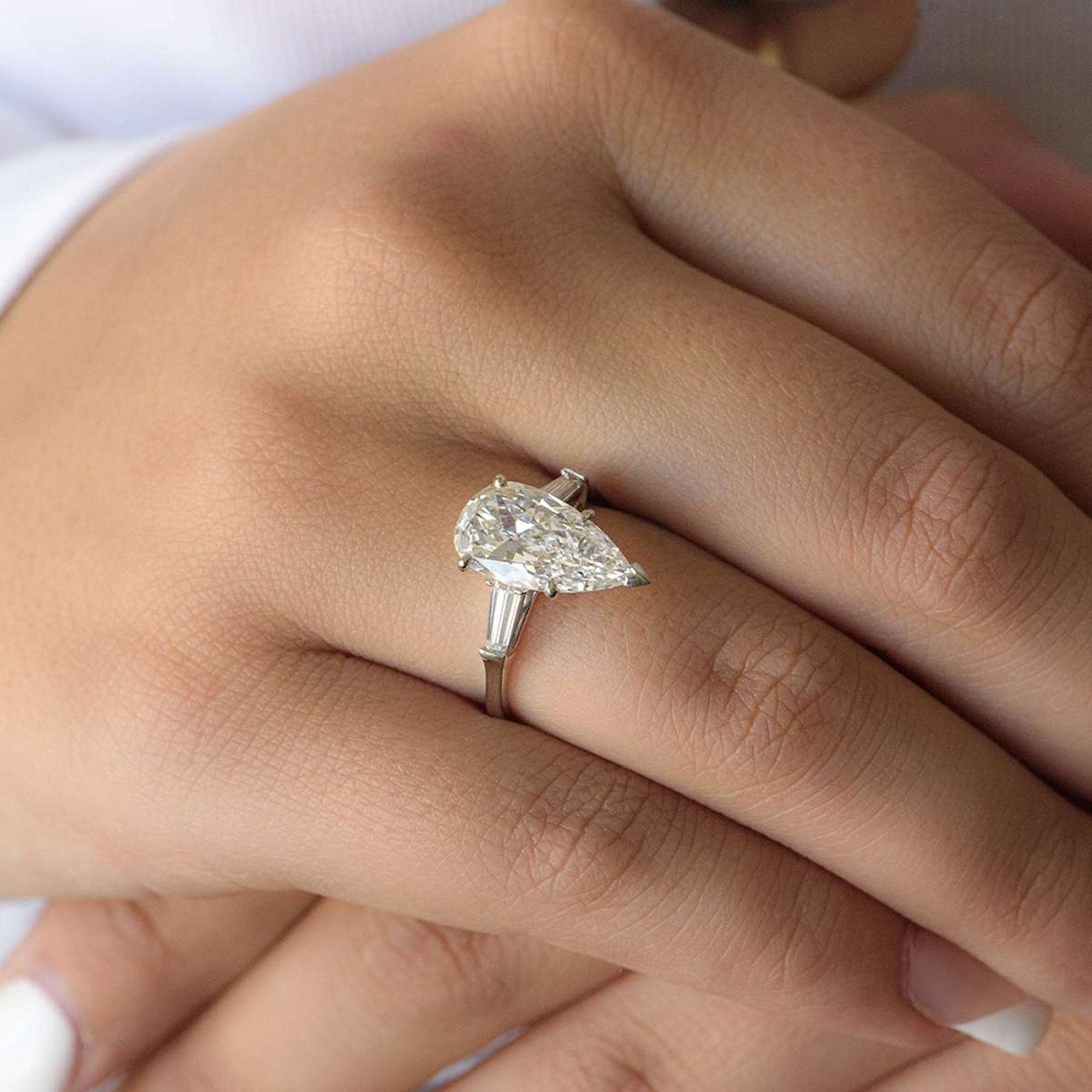 Harry Winston Beautiful Pear shaped Diamond Ring in Sterling Silver Harry Winston Celebrity Ring Big Gemstone Ring Vintage Three stone Ring Etsy