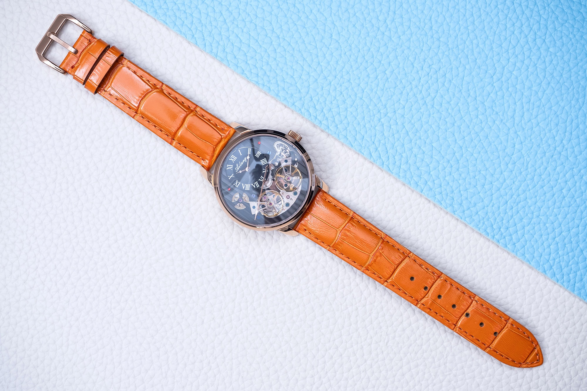 刻印入り自動巻き腕時計：ローズゴールド、ブラック文字盤、オレンジ