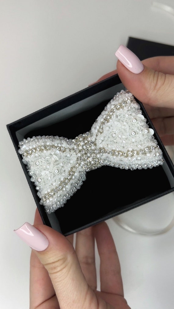 Wedding bridal Sparkling Silver Rhinestone Bow Hair Clip Amazon.com : Fdesigner Crystal Bowknot Hair Clips, Comb  main image 2
