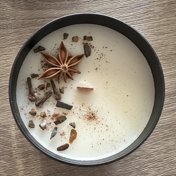 Chai Tea & Cinnamon | 6oz Wooden Wick Candle in premium Tin