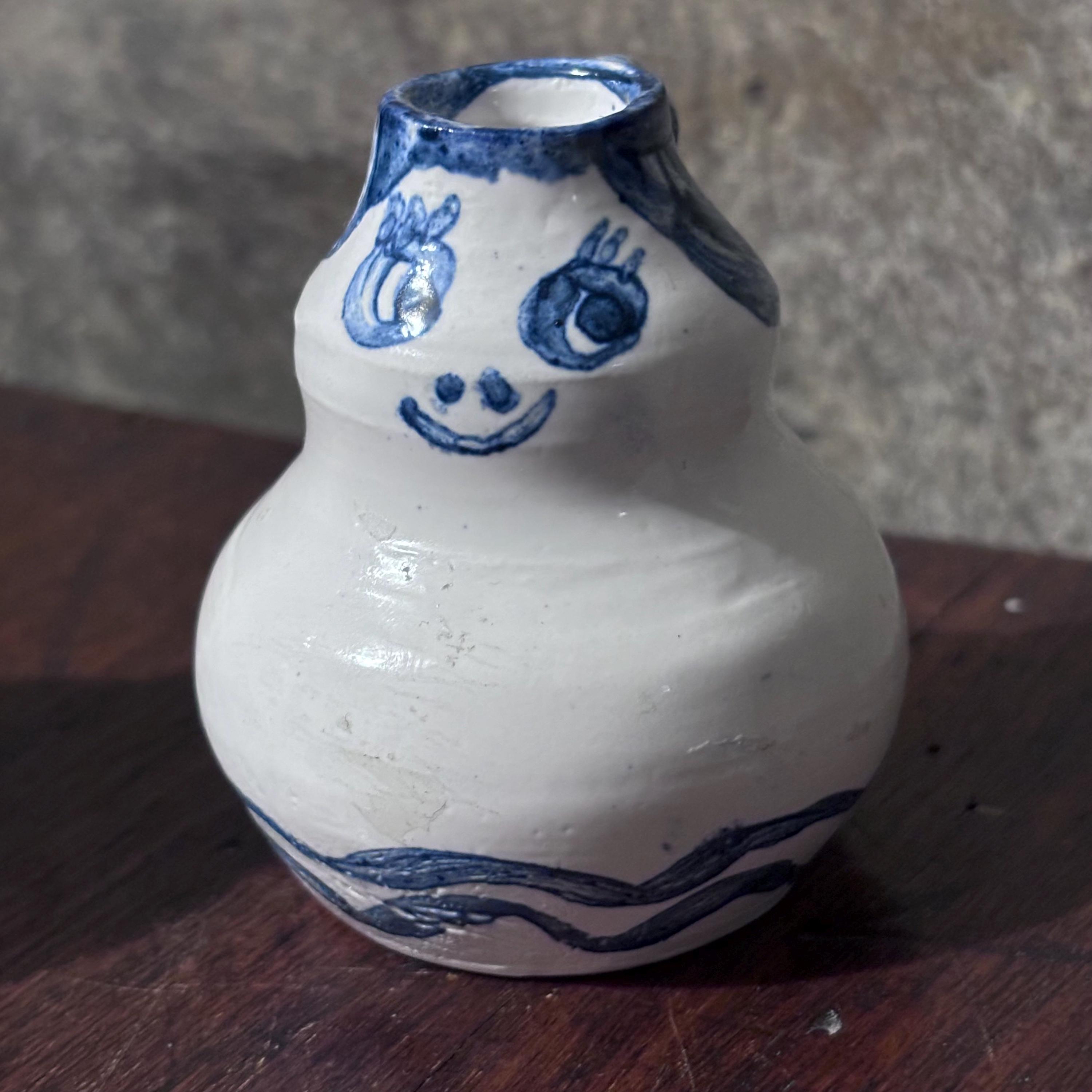 ヴィンテージのつぼみ用花瓶2個セット、生意気な女性キャラクター
