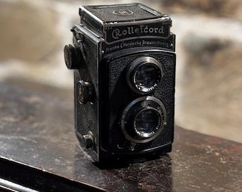 Vintage Rolleicord Vb TLR Twin Lens Reflex medium format 6x6 camera with case and cable release dated 1960s #2 918 982