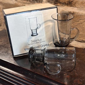 Vasos de café irlandés 'Seamus' de cristal de plomo Wedgwood by Dartington FJT20 Frank Thrower, años 70-80 (2 unidades) en caja.