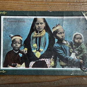 Vijf ansichtkaarten in kleur van inheemse volkeren uit de Eerste Wereldoorlog