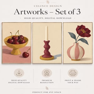 Könnte beinhalten: Ein Set aus drei digitalen Kunstdrucken mit dem Titel Artworks - Set of 3 von Celince Design. Der erste Druck zeigt rote Kirschen in einer gelben Schale, der zweite eine weiße Kerze in einem gewellten roten Halter und der dritte eine rote Blume in einer gestreiften Vase.