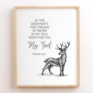 Könnte beinhalten: Schwarz-weiß Druck eines Hirsches mit dem Text "Wie der Hirsch nach dem Wasser lechzt, so sehnt sich meine Seele nach dir, mein Gott. Psalm 42:1"