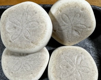 Jabón exfoliante de nuez Sand Dollar con un ligero toque de aroma a coco, hecho a mano, relájese y vuelva a la playa, ligero aroma a loción bronceadora