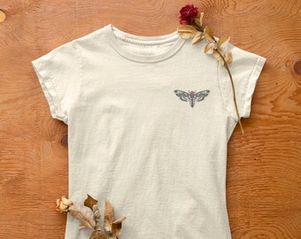 Deathhead Moth ricamato Crop Tee, Top corto ricamato, Falena ricamata, Top corto alla moda, T-shirt ricamata alla moda, Top corto falena, MothTee