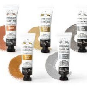 Puede incluir: Cinco tubos de cera met&aacute;lica para muebles y decoraci&oacute;n del hogar. Los tubos est&aacute;n etiquetados como "Lumiere Glimmer Gilding Wax" y vienen en los colores cobre, oro claro, plata, oro rico y plata clara.