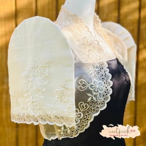 Nowoczesne krótkie bolerko Filipiniana z wysokim kołnierzem i rękawami Mestiza, wykonane z organzy w klasycznym kolorze Piña, idealne na specjalne okazje! rcb