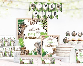 Könnte beinhalten: Eine Sammlung von Partydekorationen zum Safari-Thema. Enthält ein Banner mit der Aufschrift "TWO WILD", ein Willkommensschild, Cupcake-Topper, Etiketten und einen Kuchen. Das Farbschema ist grün, braun und weiß mit Tierillustrationen.