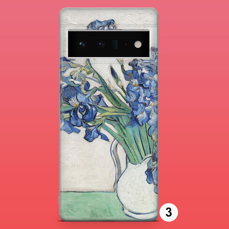 Op de afbeelding: Een telefoonhoesje met een schilderij van blauwe irissen in een witte vaas. Het schilderij is van Vincent van Gogh.