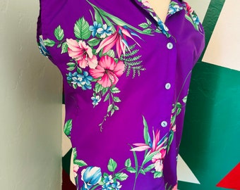 Pretty vintage 80s or 90s hawaiian sleeveless blouse