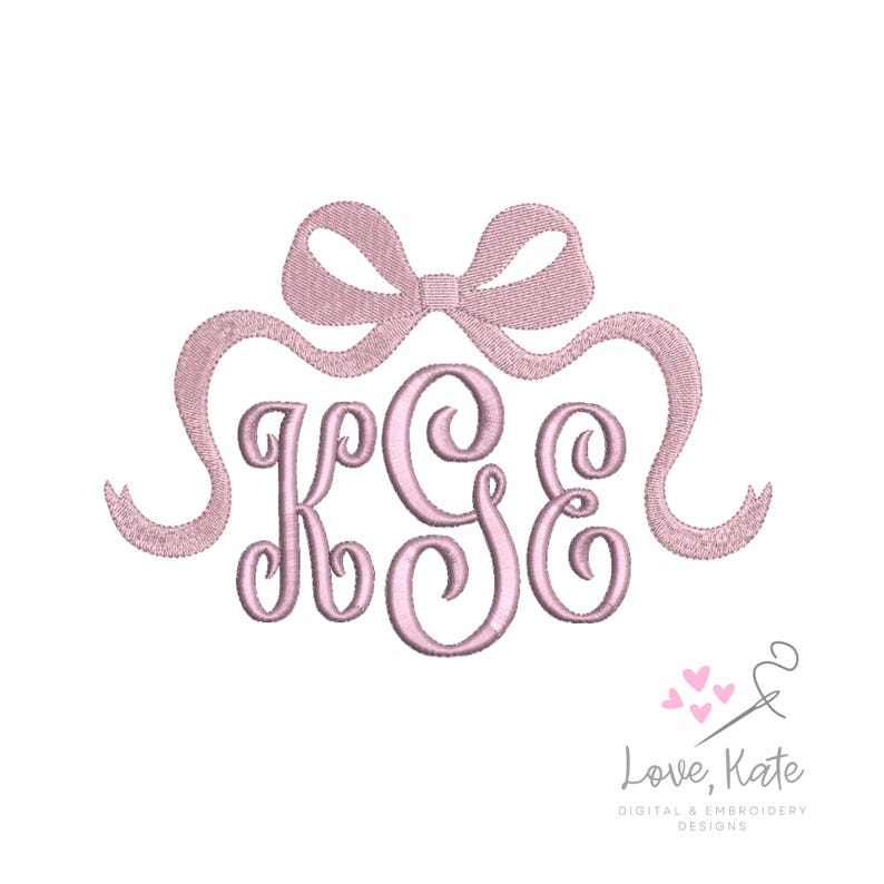 Puede incluir: Un dise&ntilde;o de monograma rosa claro con las letras KGE en una fuente decorativa, coronado con un lazo y cintas a juego. El dise&ntilde;o incluye el texto "Love, Kate" y "DIGITAL & EMBROIDERY DESIGNS".
