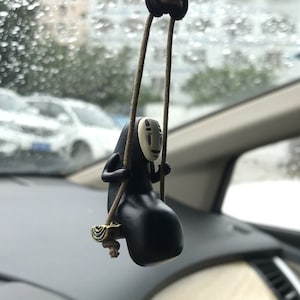 Chihiro mignon Anime voiture ornements sans visage pendentif voiture rétroviseur cadeau d'anniversaire Auto décoration accessoires