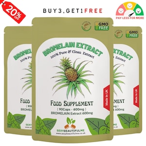 Puede incluir: Tres bolsas verdes y marrones con una ilustración de piña y el texto "BROMELAIN EXTRACT 100% Pure & Clean Extract (90Caps - 600mg) BROMELAIN Extract 600mg" en la parte delantera. Las bolsas están etiquetadas con "Made in UK" y "Food Supplement".