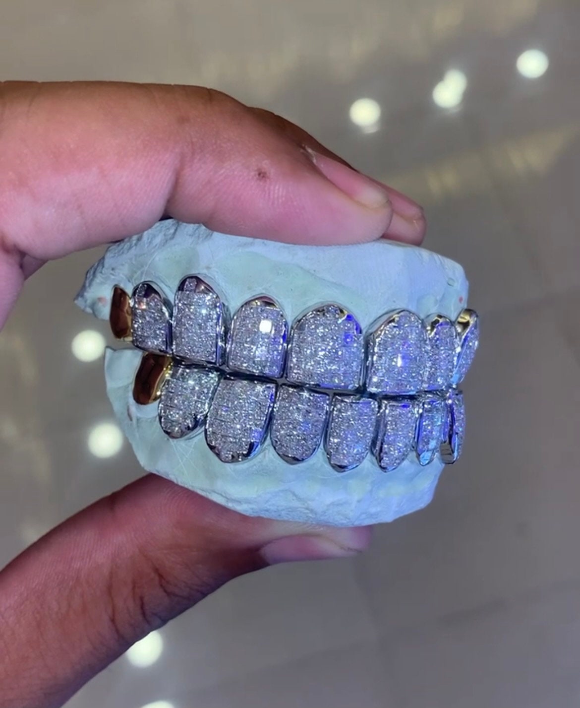 Descobrir 88+ imagem grillz diamante rosa br.thptnganamst.edu.vn