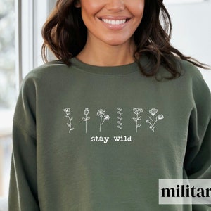 Stay Wild Sweatshirt, Wildflower Sweatshirt, Botanical Shirt, Flower Shirt, Wildflower shirt, Cottagecore Shirt, Plus Size, Floral Shirt
