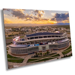 Nowy świt dla Denver Broncos – zachwycający zachód słońca na stadionie