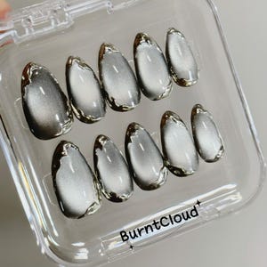 222 "Luminous Balls" Press on Nails: chroom, kattenoog, donker, op maat, handgeschilderd
