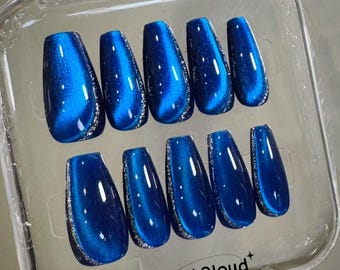 353 Unghie finte "Ocean Divide": blu scuro, argento, eleganti, effetto occhio di gatto, dipinte a mano su misura