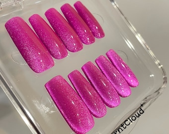 101 "Barbie Boss" #10 Cat Eye Pink & Hot Pink Barbie Farbe Glitzer Drücken Sie auf den Nägeln | Handbemalte Nägel | Sarg Mandel Nägel