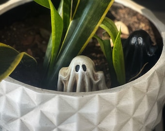 Garden Ghost Statue Planter Pot Pal Halloween Decor