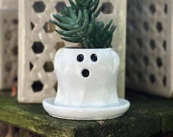 Ghost Planter with Drip Tray, Small Halloween Pot