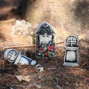 Mini Tombstone Set of 3, Gothic Plant Decor, Mini Graveyard Statues, Macabre Fairy Garden, Halloween Decor, Gothic Home Decor